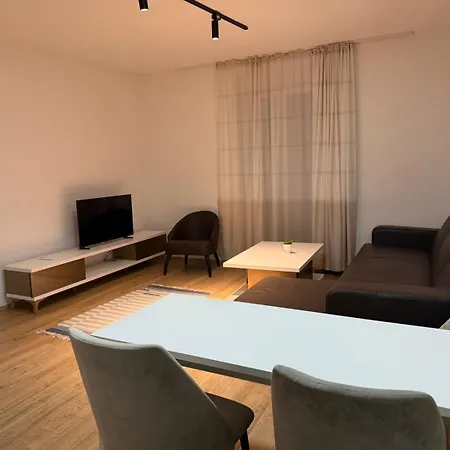 Es * Podgorica